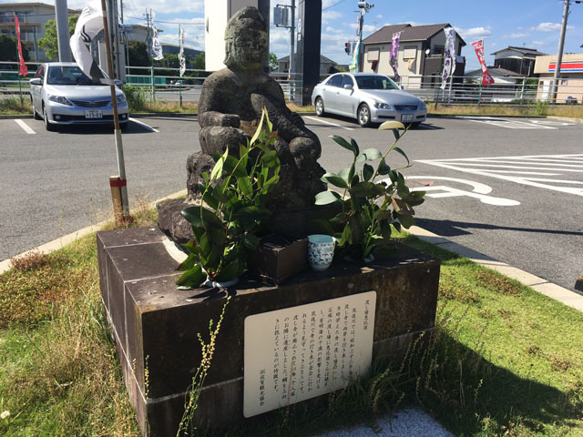 橋の駅ドロンパ015