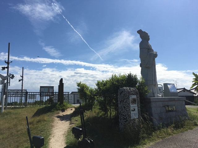 橋の駅ドロンパ017