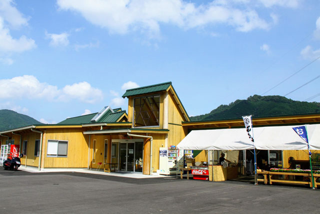 ダムの駅富士しゃくなげの里004