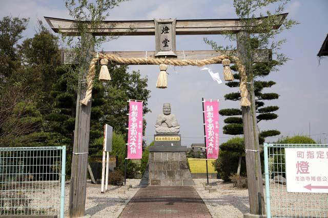 燈堂・龍造寺隆信坐像