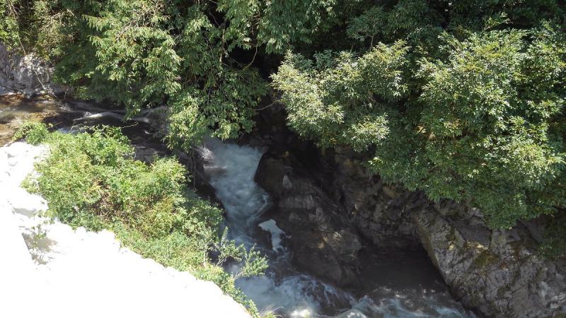 洞鳴の滝・洞鳴の滝ふれあい館